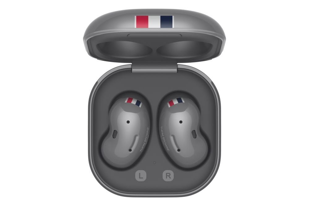 Galaxy-Z-Fold2_Thom-Browne-Edition_main_11-Galaxy-Buds-Live-case.jpg