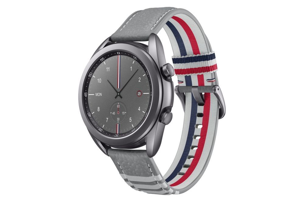 Galaxy-Z-Fold2_Thom-Browne-Edition_main_13-Galaxy-Watch3-R-Perspective.jpg