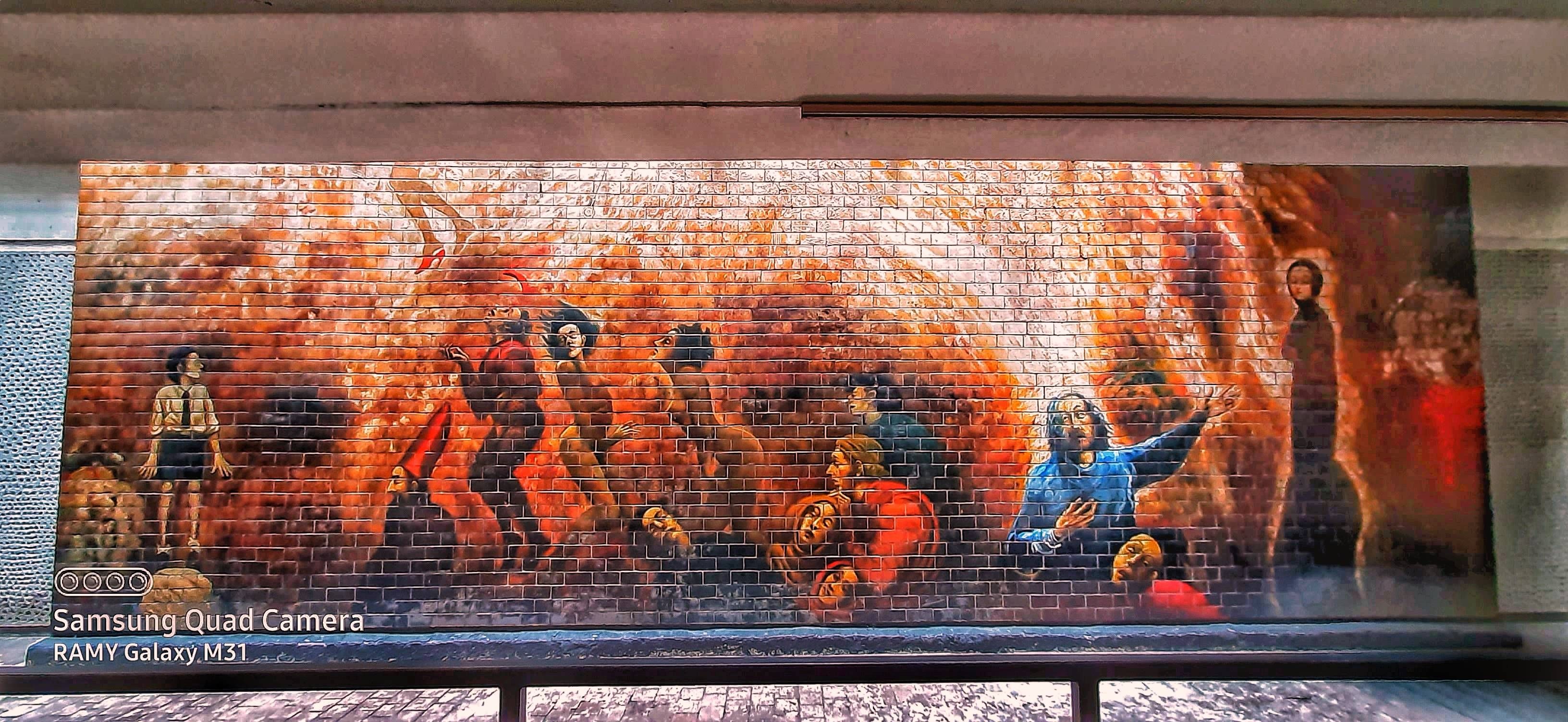 El Muro de las Lamentaciones, la obra del artista tapatío Daniel Kent que se encuentra montada en la estación Lindavista, esta hecha con mosaico y barro cocido 