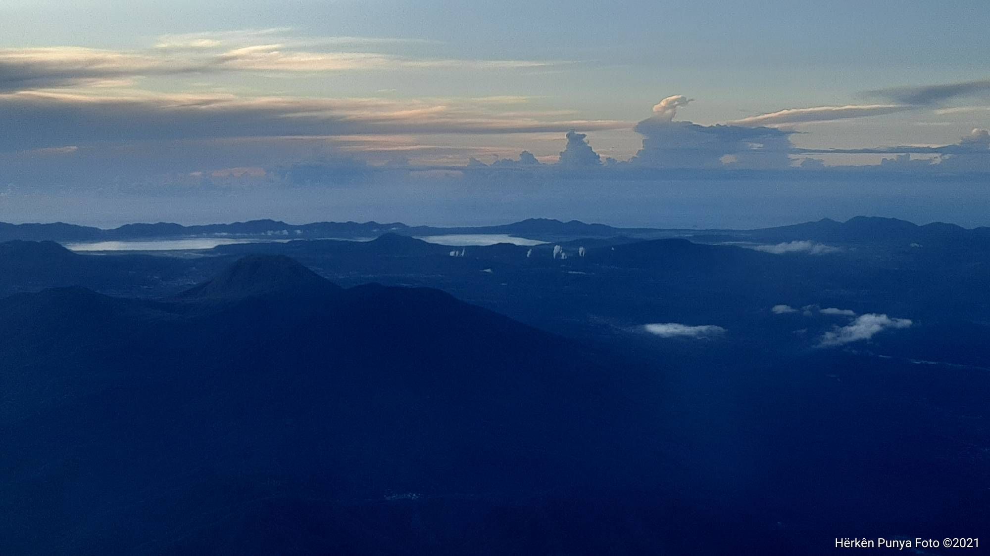 Gunung Lokon Dan Danau Tondano - Samsung Members