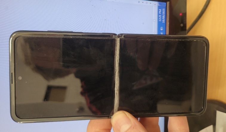 Samsung Flip Screen Crack **beware** - Samsung Members