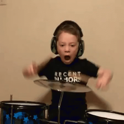 Crédito: Reprodução Tenor Gavin Kid GIF - Gavin Kid Drums - Discover & Share GIFs (tenor.com)