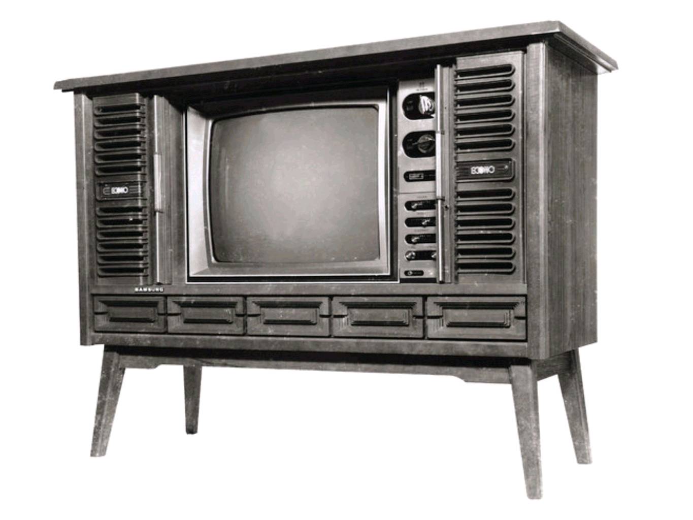 Телевизор на 1 час. Телевизор Samsung 1980. Первый телевизор самсунг 1970. Первый телевизор самсунг 1960. Черно белый телевизор.