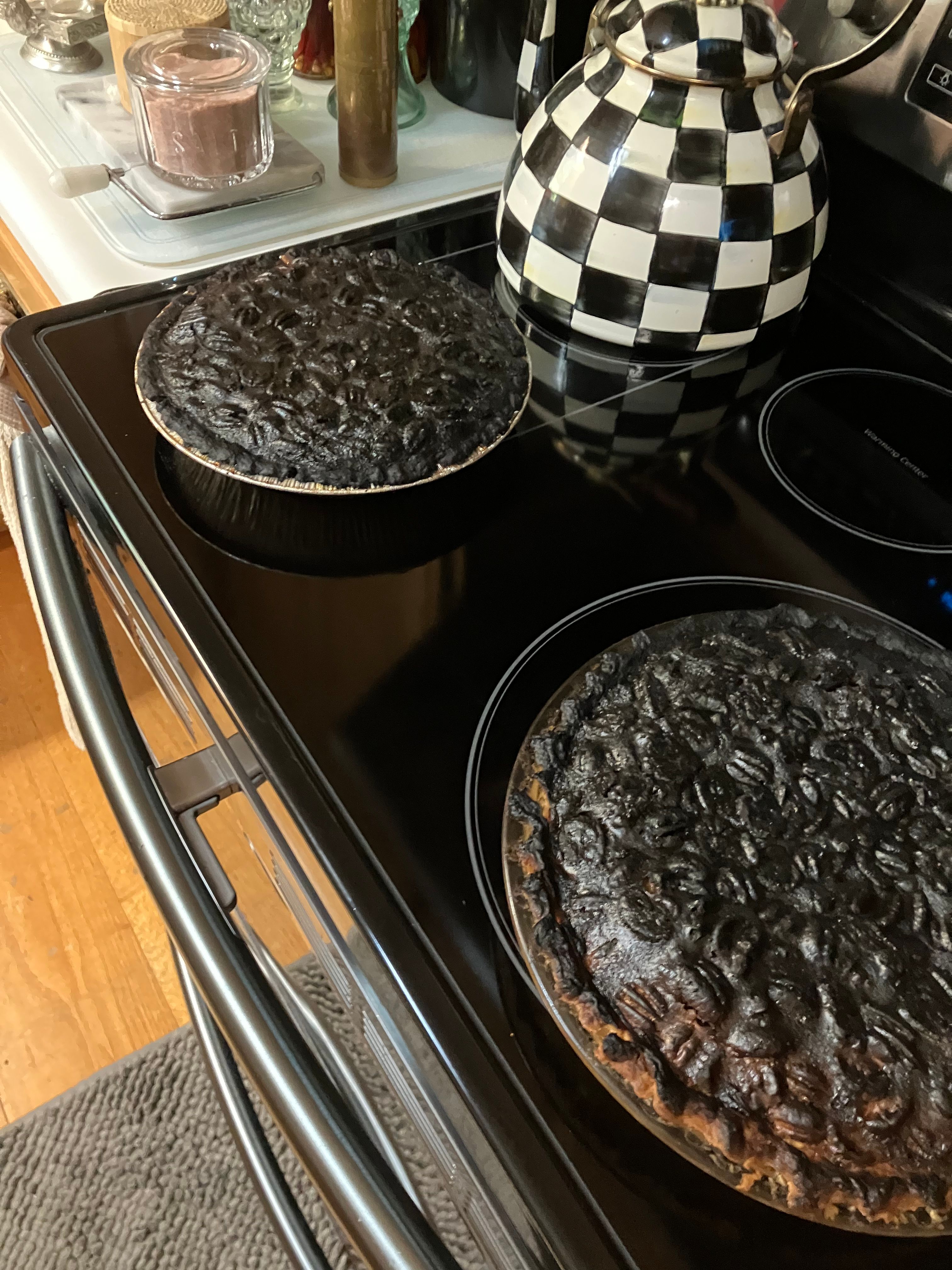 Broiler comes on during Baking Samsung Range NE5... Samsung Members