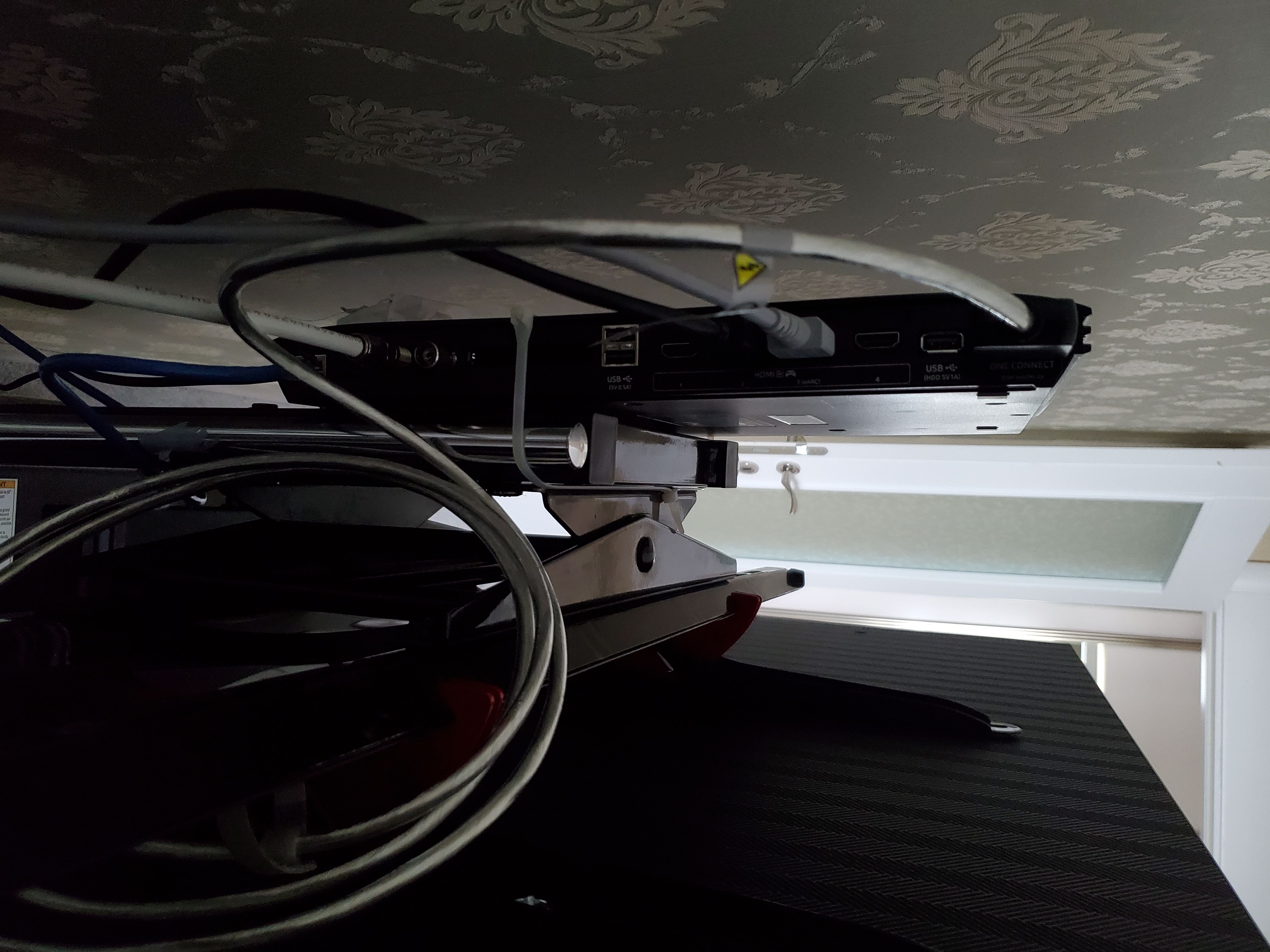 QN95B wall mount One connect Box where do I mo... Samsung Members