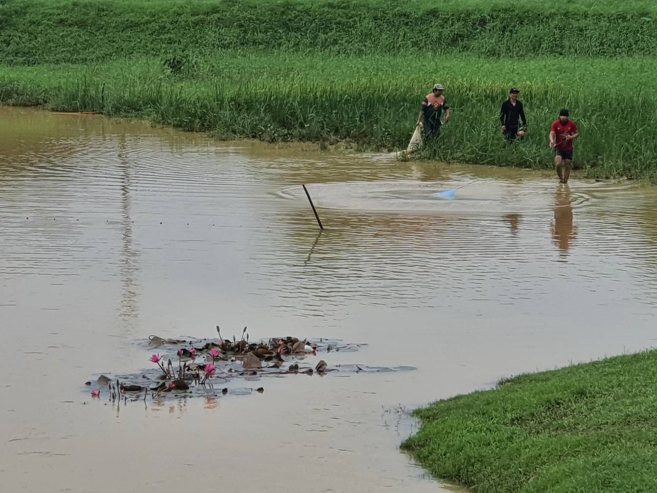 Fishing at Taman Tasik Merdeka, Johor Bahru. Samsung Members