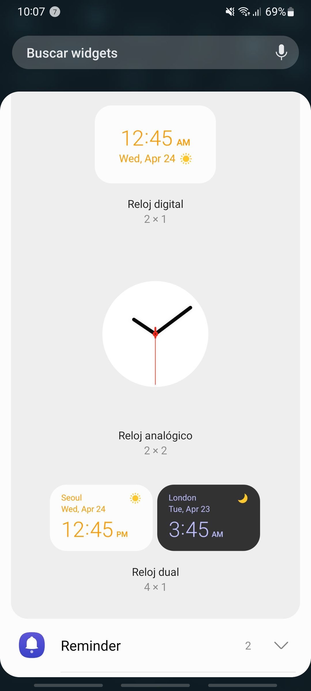 Alguien sabe como poner el reloj en la pantalla de Samsung
