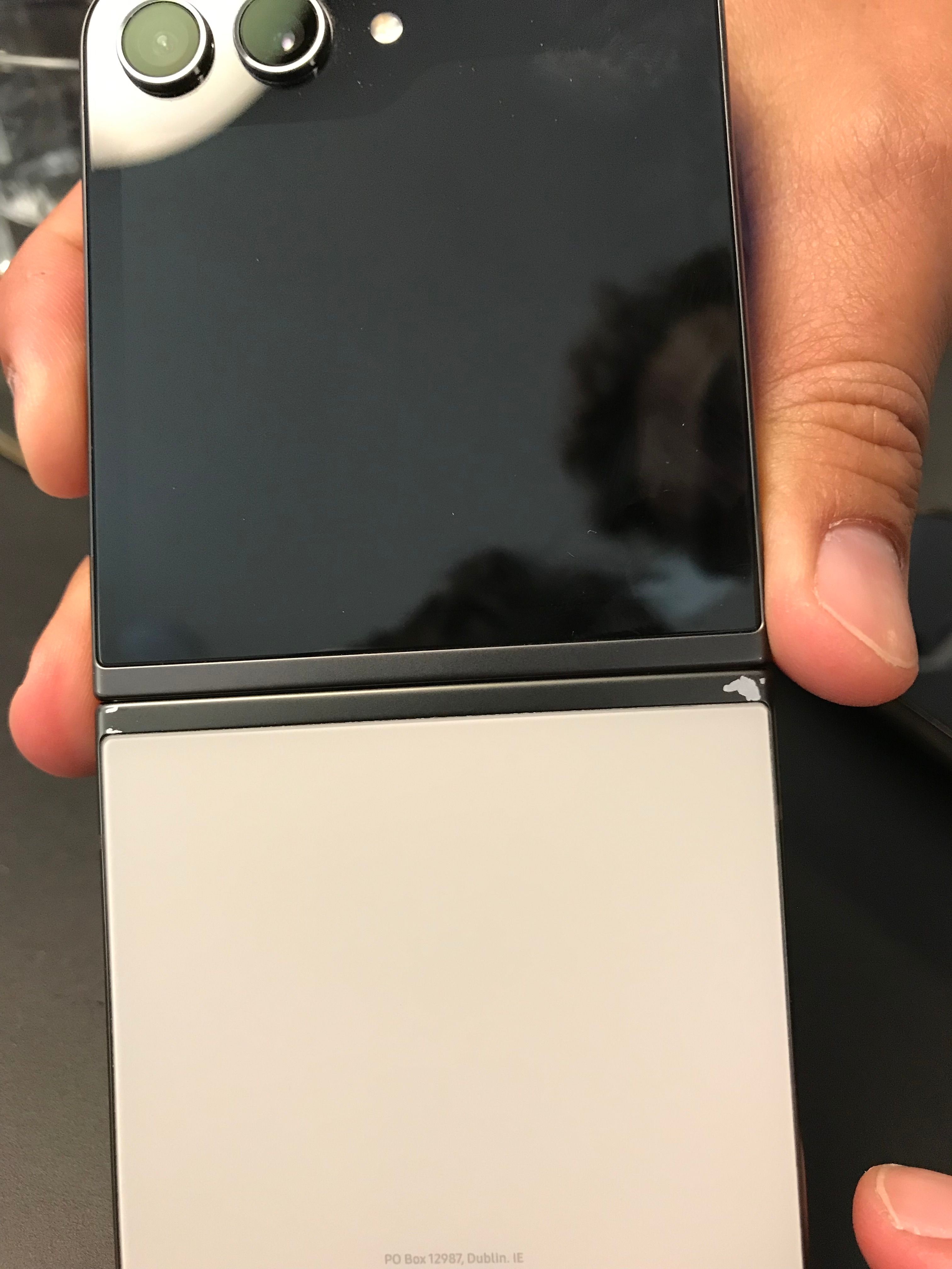 Samsung Galaxy Z FLIP 5 GRAPHITE/GREY Peeling Off Samsung Members